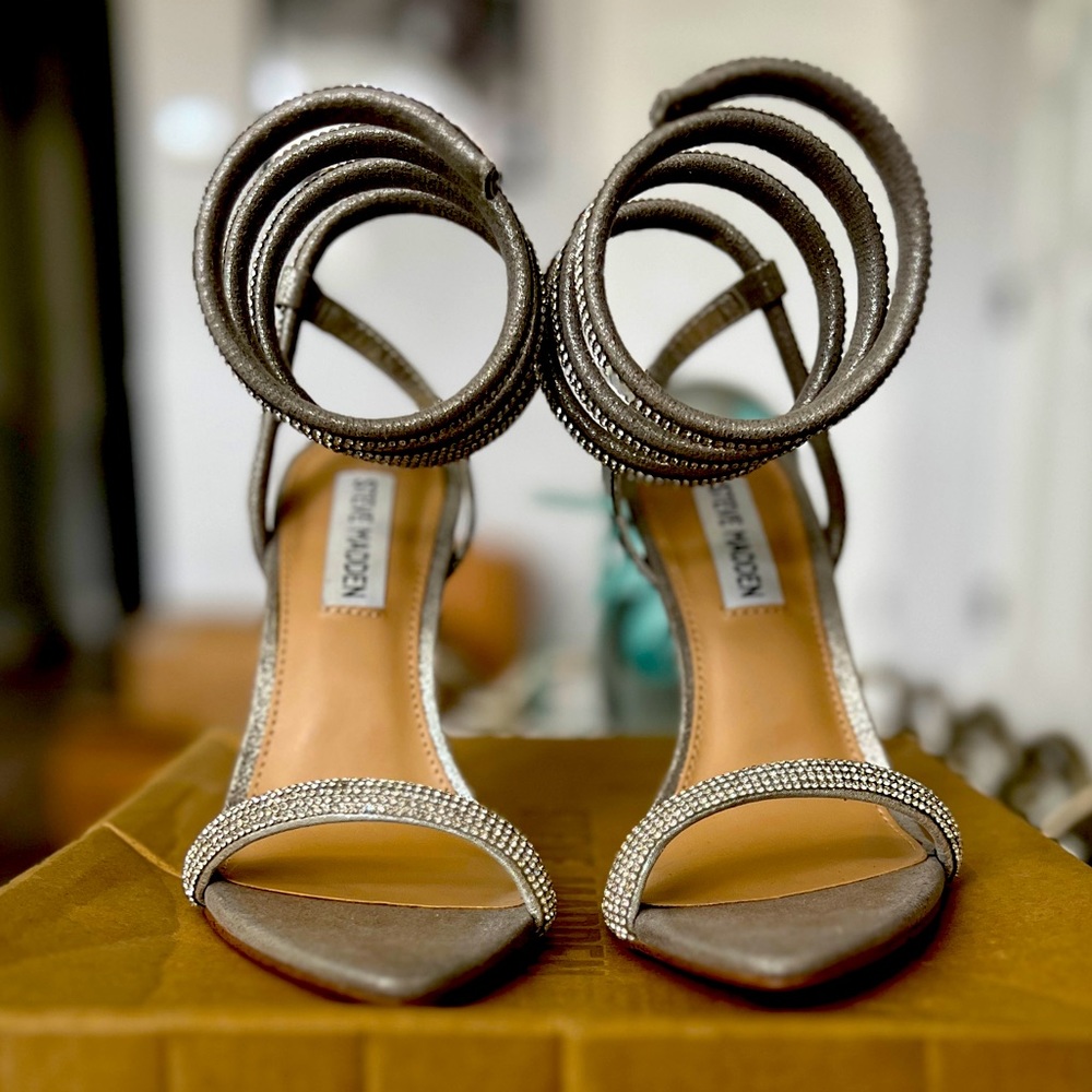 Steve Madden BALI, the sexiest comfortable shoes you'll wear all season.